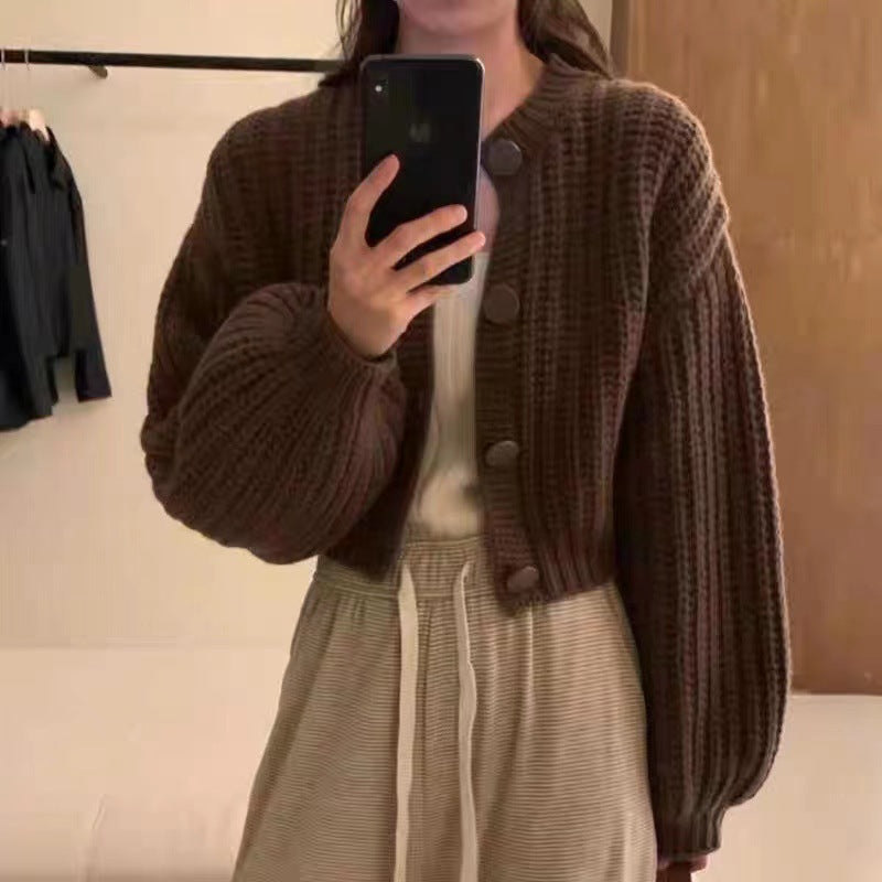Cardigan en grosse maille pour femmes avec des manches volumineuses et de gros boutons Chic und Stil
