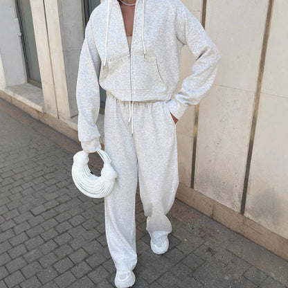 Women's sports leisure set with a trendy cropped hoodie and chic wide-leg pants.