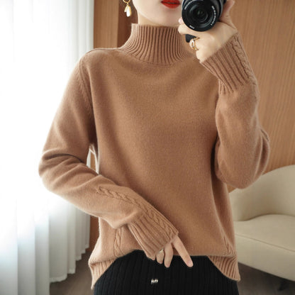 Pull élégant pour femmes avec col haut et fine structure Chic und Stil