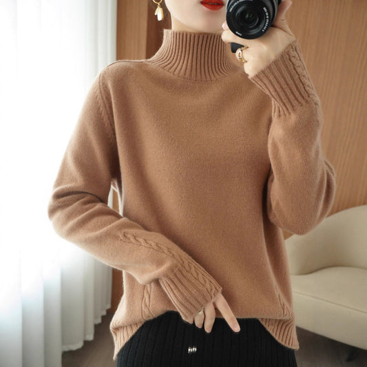 Pull élégant pour femmes avec col haut et fine structure Chic und Stil