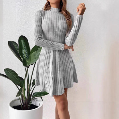 Robe en tricot pour femmes avec un élégant col montant et une fine structure côtelée Chic und Stil