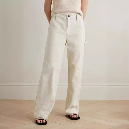 Wide cargo pants for women with practical pockets and comfortable fit Chic und Stil