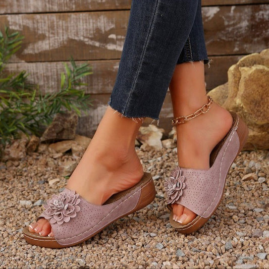 Sandales fleuries confortables pour femmes avec inserts respirants et décoration florale élégante Chic und Stil