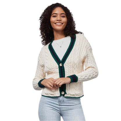 Cardigan en gros tricot pour femmes avec patte de boutonnage décorative et ourlet assorti.