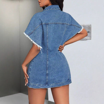 Robe chemise en jean pour women avec une coupe courte et une ceinture décorative Chic und Stil