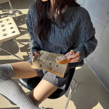 Pull en tricot pour femmes avec motif en torsade tendance et décolleté V profond Chic und Stil