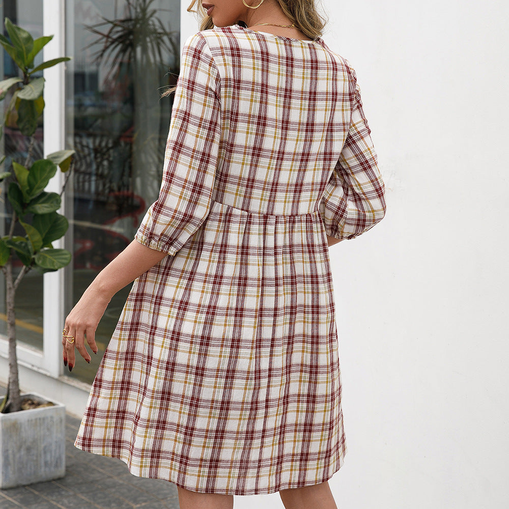 Robe pour femmes avec un look à carreaux et un design cintré Chic und Stil