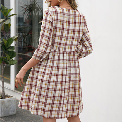 Robe pour femmes avec un look à carreaux et un design cintré Chic und Stil