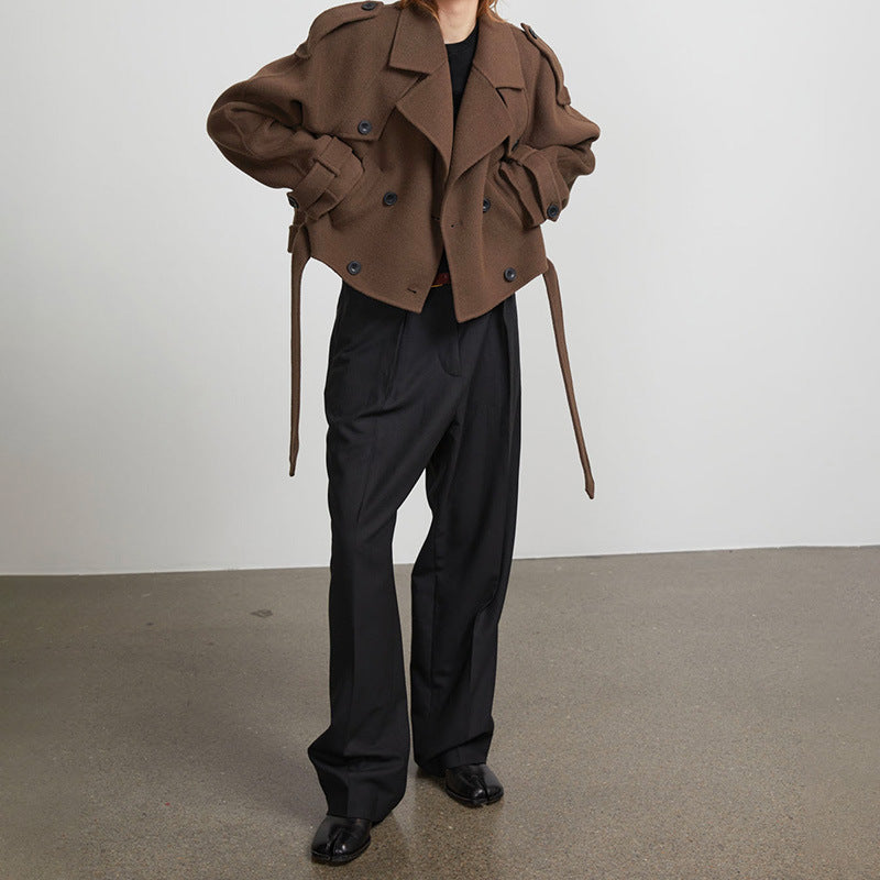 Dame Veste en laine courte style trench avec détails stylés Chic und Stil