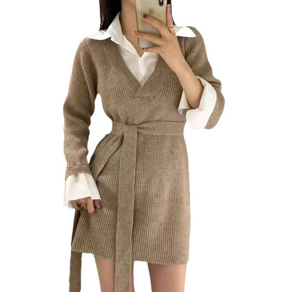 Robe en tricot élégante pour femmes avec ceinture cintrée et col original Chic und Stil