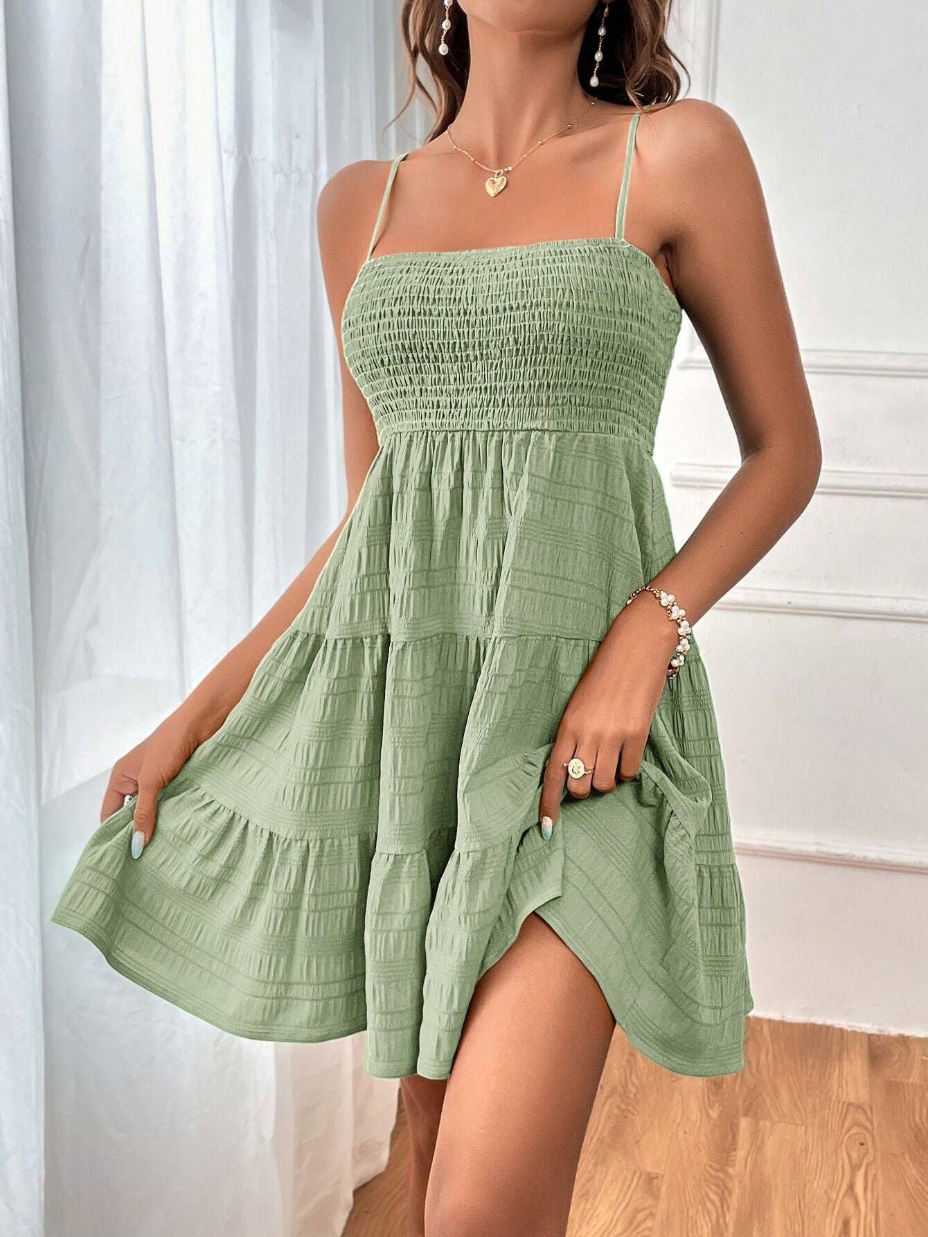Robe mini sans manches pour femmes avec jupe évasée et haut élastique Chic und Stil