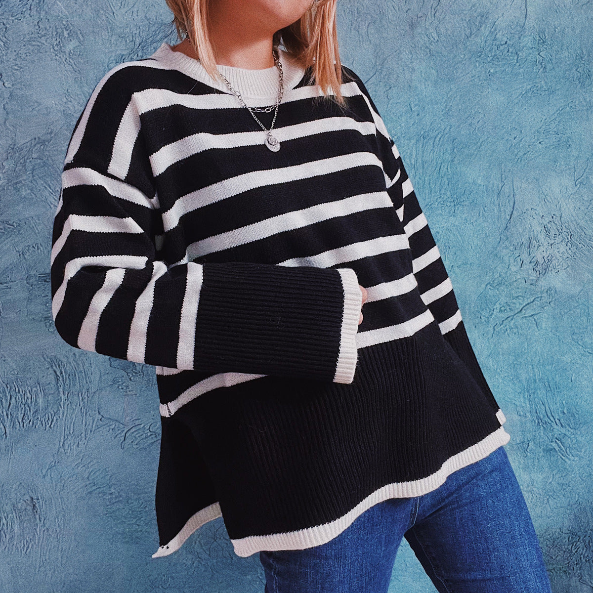 Pull en tricot décontracté pour femmes avec un motif rayé moderne et une fine structure côtelée Chic und Stil