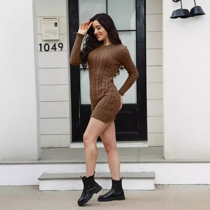 Robe en tricot pour femmes avec un design en tresses élégant et un col rond confortable Chic und Stil
