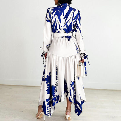 Robe chemisier pour femmes avec un design floral coloré et une ceinture cintrée Chic und Stil