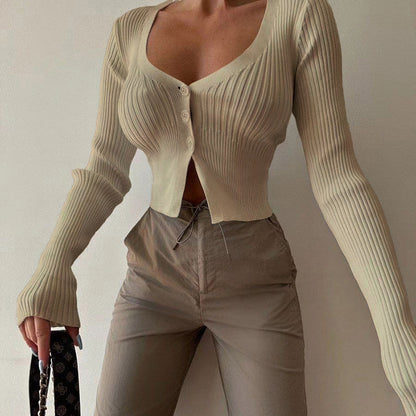 Cardigan en tricot pour femmes avec décolleté en V profond et fermeture à boutons Chic und Stil