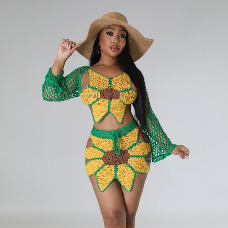 Robe au crochet pour femmes avec un motif floral unique et des détails transparents Chic und Stil