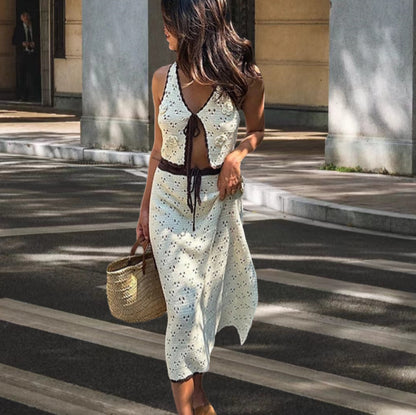 Robe en crochet pour dames avec des fentes aérées et des détails élégants Chic und Stil