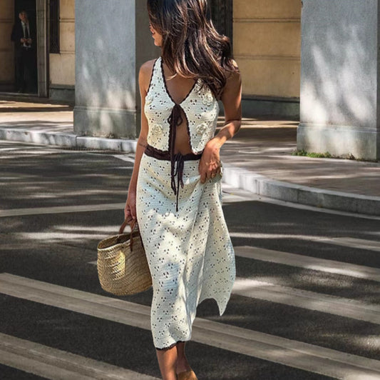 Robe en crochet pour dames avec des fentes aérées et des détails élégants Chic und Stil