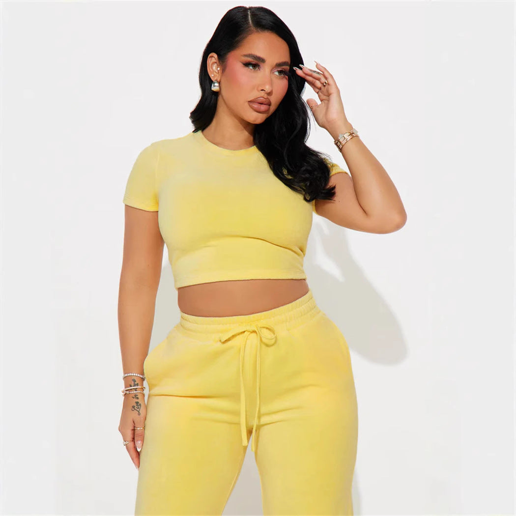 Cozy fleece loungewear set for women with short top and loose pants Chic und Stil