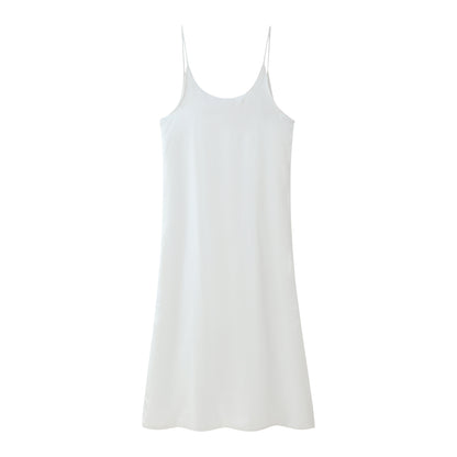 Robe à bretelles spaghetti pour dames avec une coupe élégante et un matériau fluide Chic und Stil