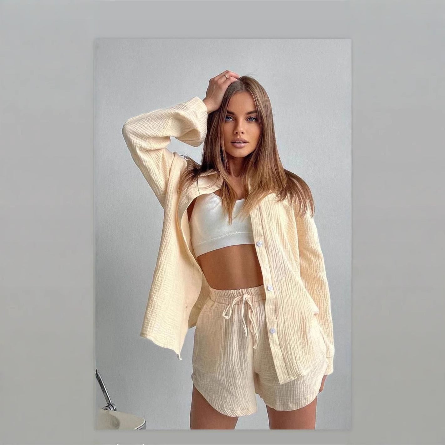 Light summer set for women consisting of a top and shorts Chic und Stil