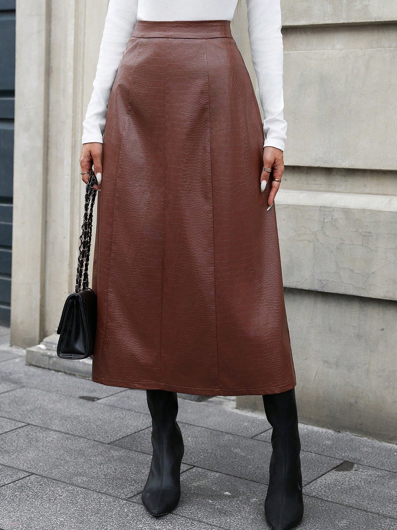 Jupe en cuir longue pour femme avec un élégant motif crocodile Chic und Stil