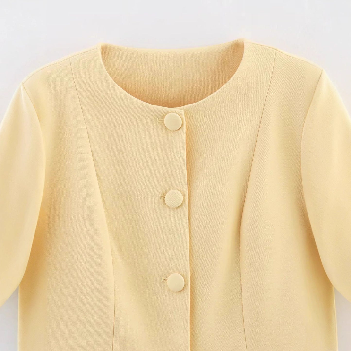 Trendy short jacket for women with textured design Chic and Style