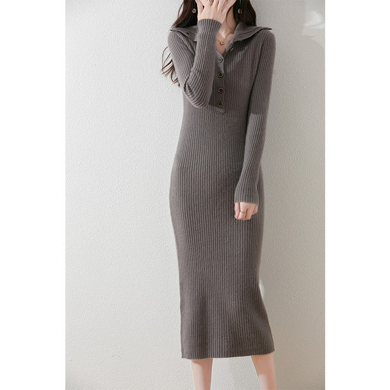 Robe en tricot pour femmes avec col haut et détails de boutons Chic und Stil