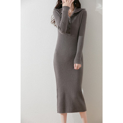Robe en tricot pour femmes avec col haut et détails de boutons Chic und Stil