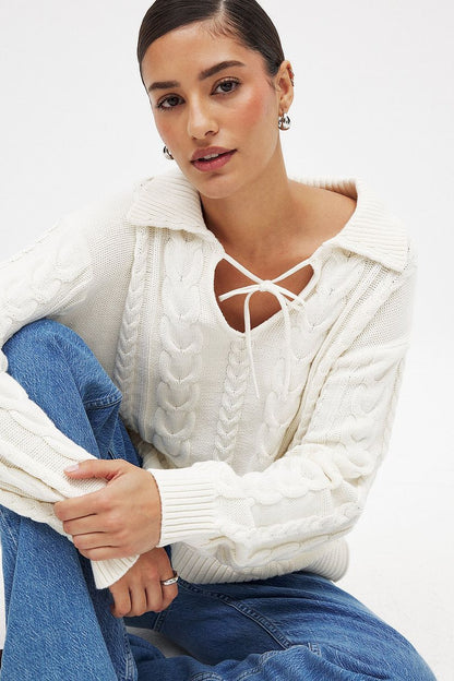 Pull en tricot épais pour femmes avec col romantique et détails de lacet pratiques Chic und Stil