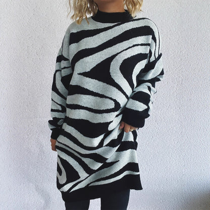 Pull en grosse maille pour femmes avec un design zébré moderne et col montant Chic und Stil
