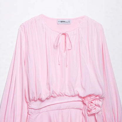 Robe portefeuille élégante pour femmes avec un design de volants romantique Chic und Stil