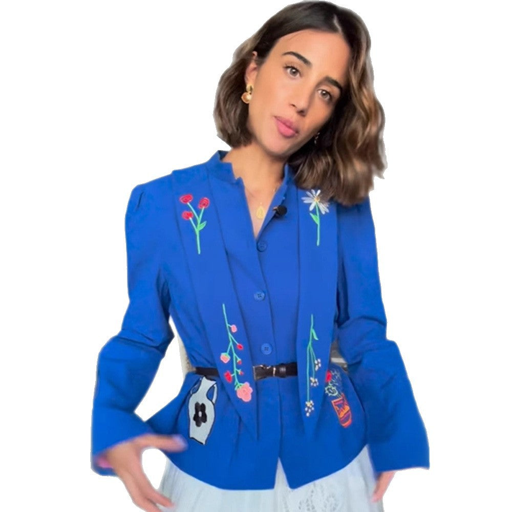 Blazer pour femmes avec un design floral brodé et une coupe cintrée Chic und Stil