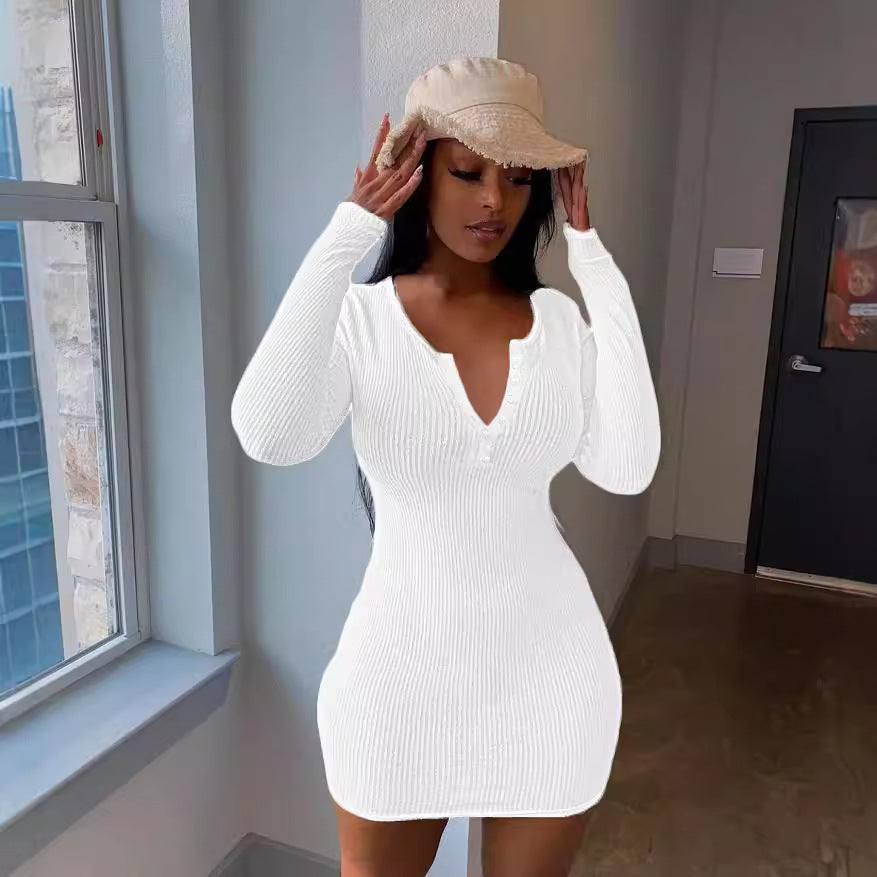 Robe en tricot pour dames avec patte de boutonnage et coupe cintrée Chic und Stil