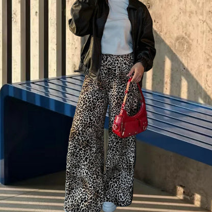 Loose leopard pants for women in fluid material Chic and Style