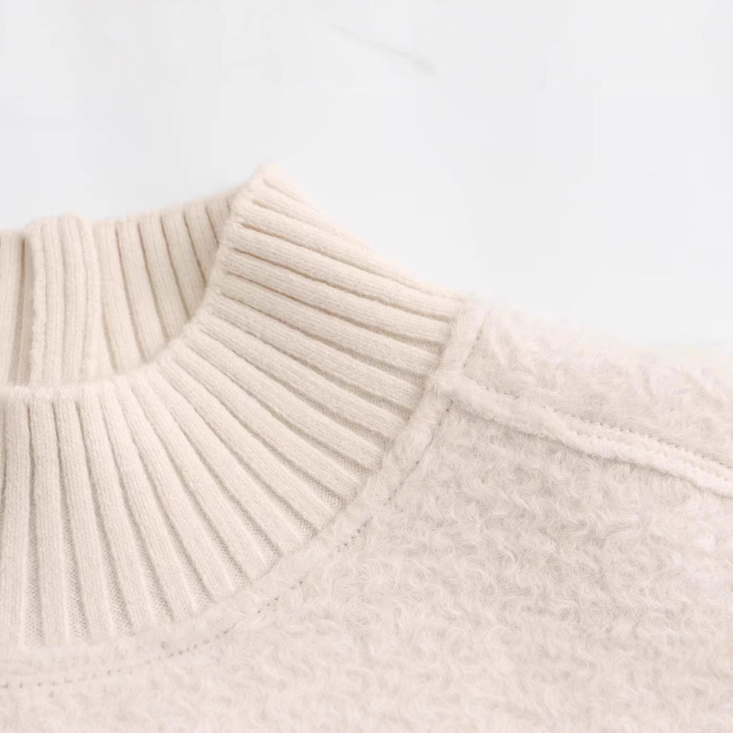 Pull en grosse maille pour femmes à col montant Chic und Stil