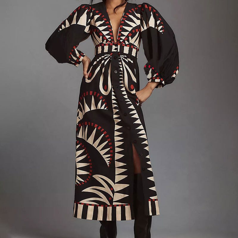 Robe maxi pour femmes avec un motif géométrique original et une élégante patte de boutonnage Chic und Stil