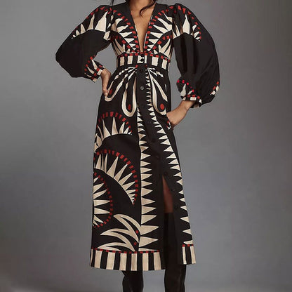 Robe maxi pour femmes avec un motif géométrique original et une élégante patte de boutonnage Chic und Stil