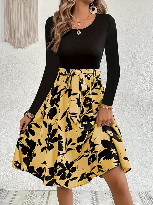 Dames Robe midi élégante avec imprimé floral et haut smocké Chic und Stil
