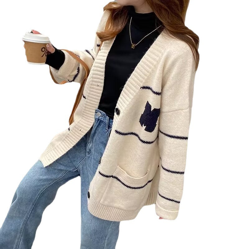 Dame gilet tricot avec deux poches plaquées et des rayures contrastées Chic und Stil