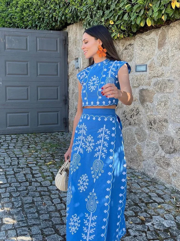 Robe maxi pour femmes avec design brodé artistique et haut cintré Chic und Stil