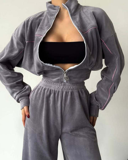 Sporty velvet jogging set for women with cropped hooded jacket and comfortable pants Chic and Style