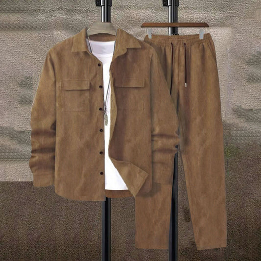 Costume de loisirs pour hommes avec design rayé et poches pratiques Chic und Stil
