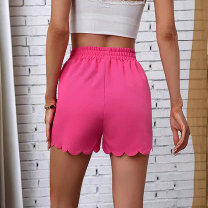 Short femme avec ourlet ondulé et taille élastique Chic und Stil