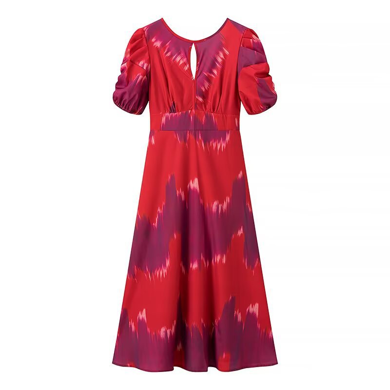 Robe d'été pour femmes avec un design brodé coloré et une coupe décontractée Chic und Stil