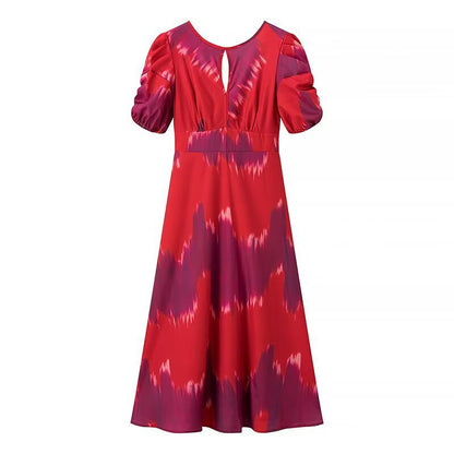 Robe d'été pour femmes avec un design brodé coloré et une coupe décontractée Chic und Stil