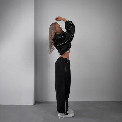 Oversized sweatshirt jacket for women with high collar and elastic pants Chic and Style