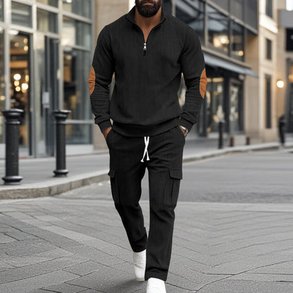 Costume de loisir masculin à la mode avec des hauts structurés et des pantalons cargo pratiques Chic und Stil