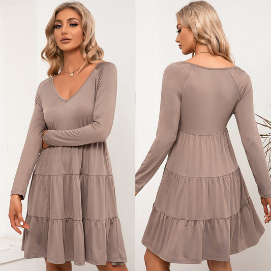 Robe de loisirs pour femmes avec décolleté en V profond et jupe volumineuse Chic und Stil