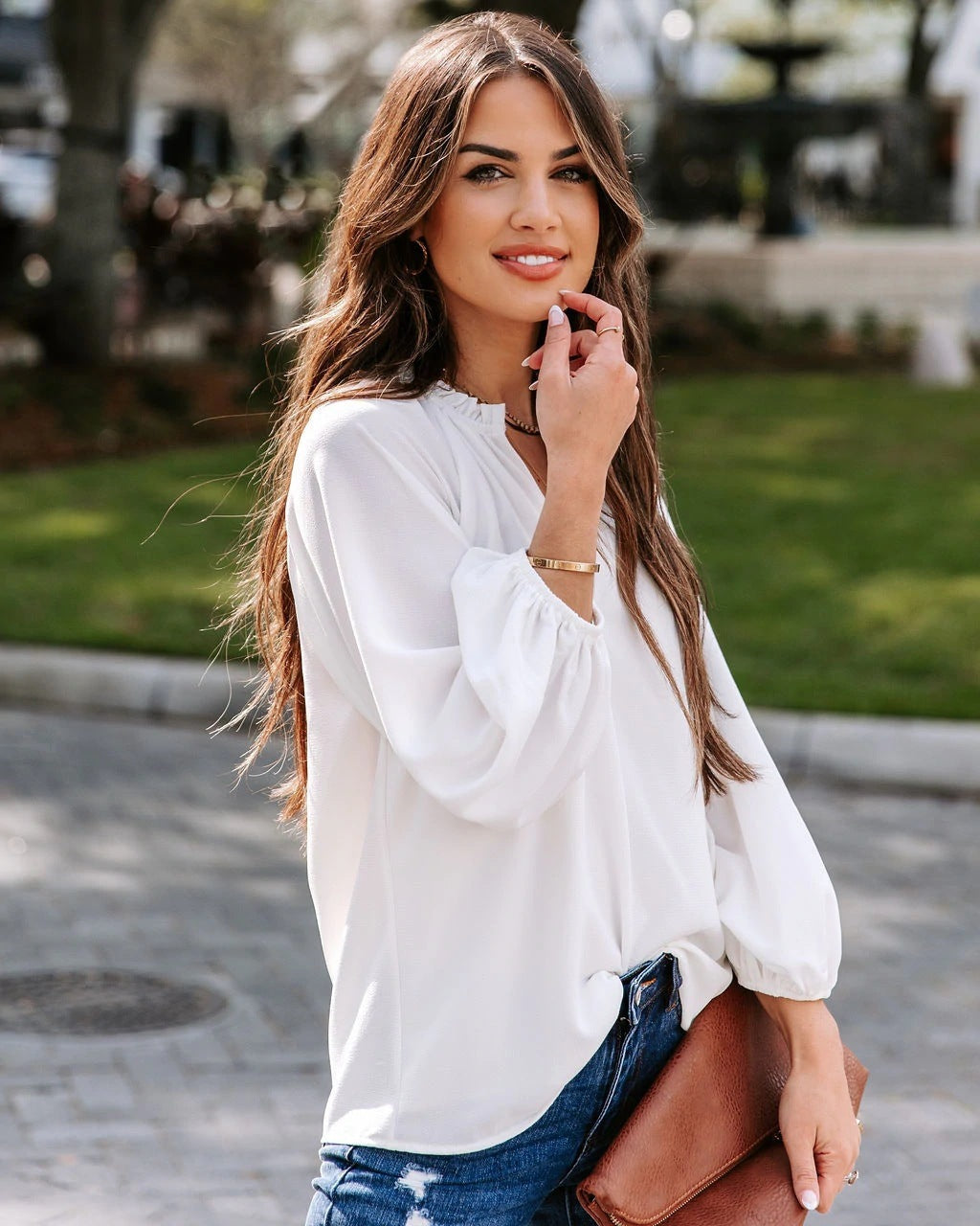 Chemisier femme avec décolleté en V profond et élégantes manches bouffantes Chic und Stil